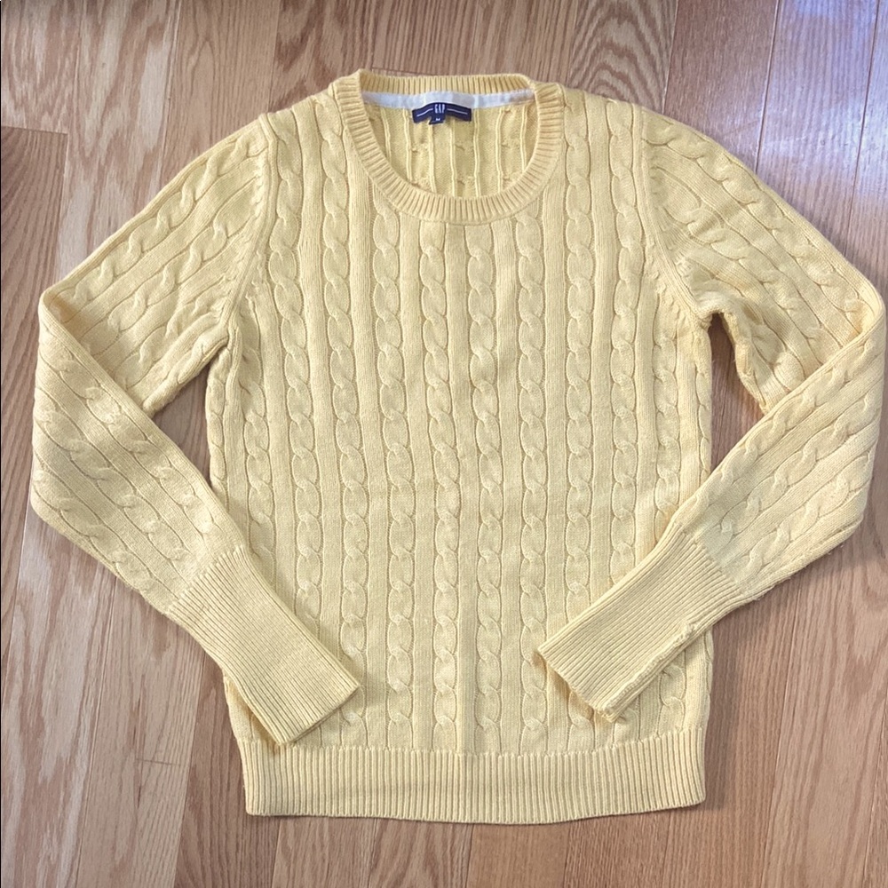 GAP Women’s Yellow Cable Knit Sweater; Size Medium